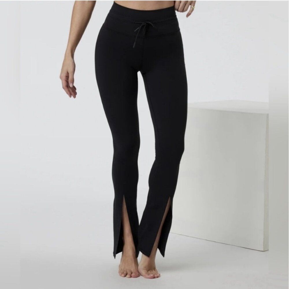 vuori womens solid black High Rise Drawstring flare front slit pants Xs